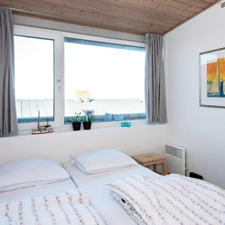 Holiday Fasanvej V Holiday home Henne Strand